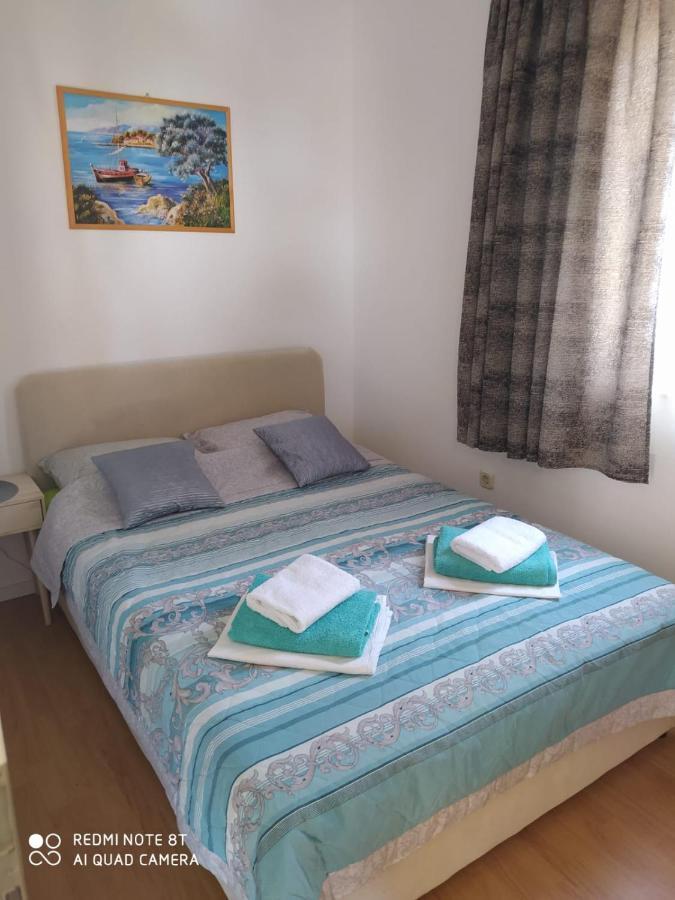 Apartmani Ana Вир Екстериор снимка