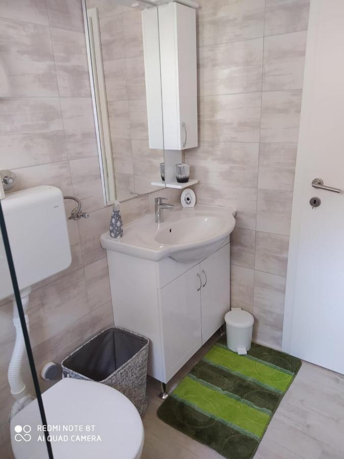 Apartmani Ana Вир Екстериор снимка